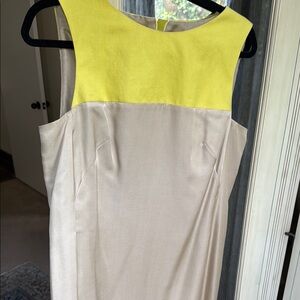 As new! Akris medium Yellow and Cream silk Color-Block Sleeveless Sheath Dress